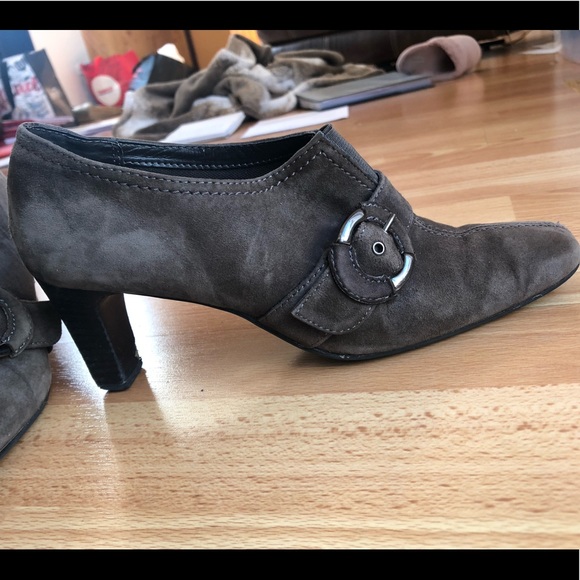 •LIZ CLAIBORNE• flex zone suede bootie/ankle slip-on - Picture 2 of 7